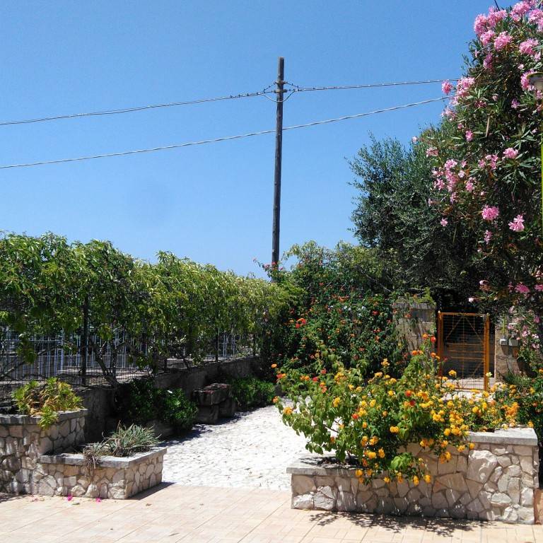 Children-friendly villa with barbeque, yard & patio | Panoramic view | Pets allowed — photo 2
