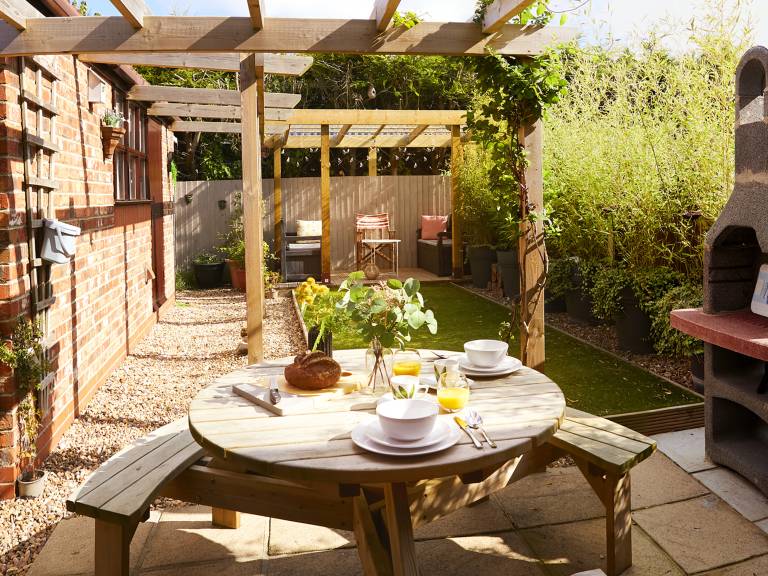 Cottage with garden & barbeque | Beach view — photo 2
