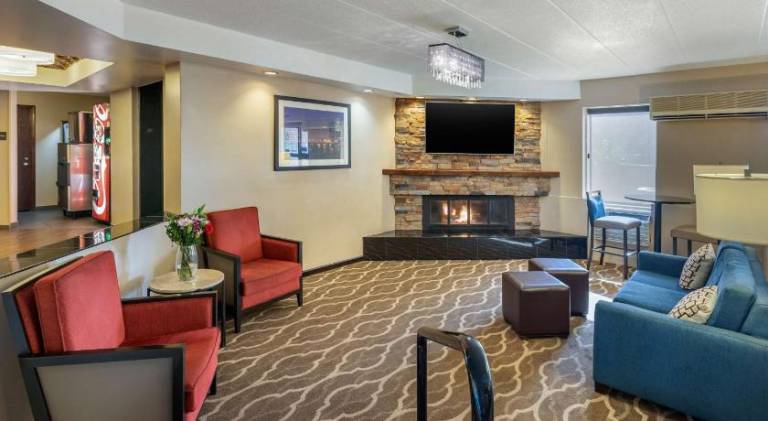 Comfort Inn Grand Rapids Airport — photo 3