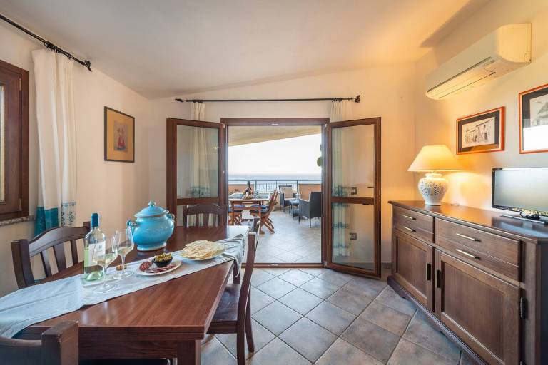 Fully equipped apartment with BBQ, yard & terrace | Sea view | Beach nearby | Pets are welcome — photo 3