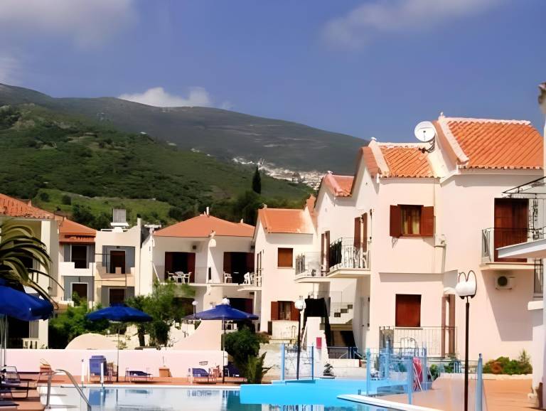 Serviced apartment with terrace & pool in Samos
