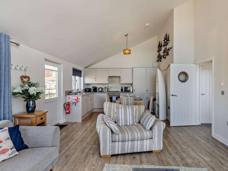 Fully equipped apartment with yard | Water view | Pets are welcome — photo 2