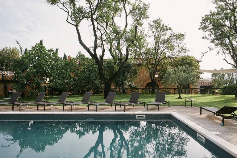 Private room with jacuzzi, BBQ & pool | Garden view — photo 4