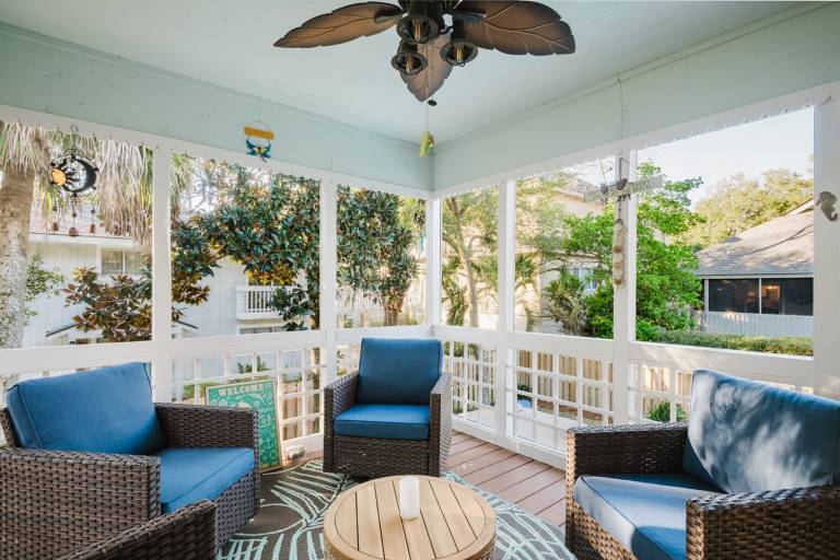 Vacation home with barbecue & private pool — photo 3