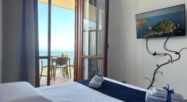 Rental apartment with 1 room for 4 persons in Taormina