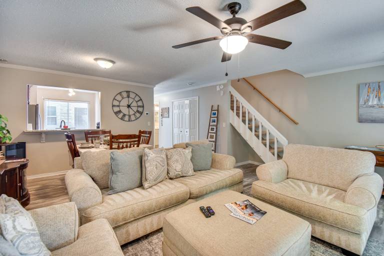5 Mi to NAS Oceana: Townhome w/ Fenced Yard! — photo 5