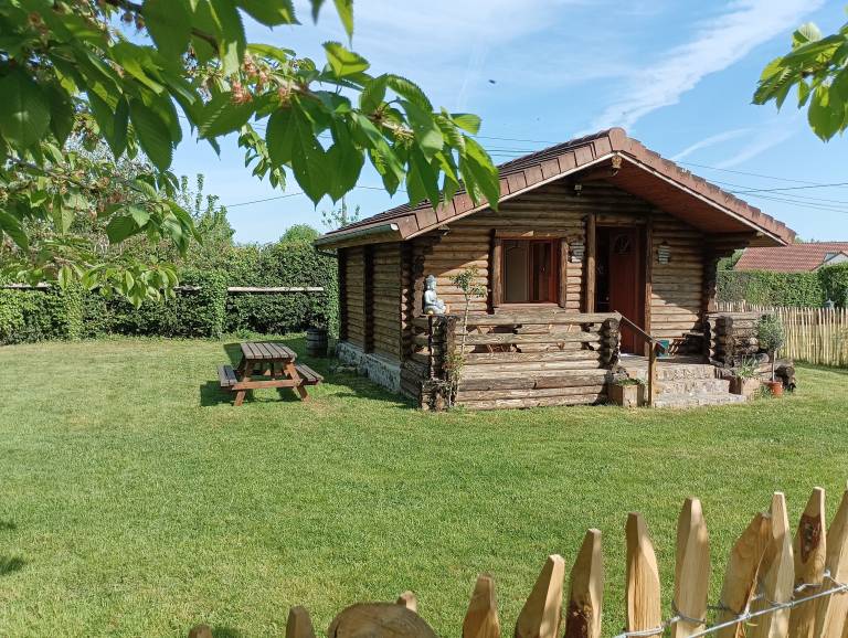 Lovely chalet with yard & terrace | Garden view | Dogs allowed in Lisieux