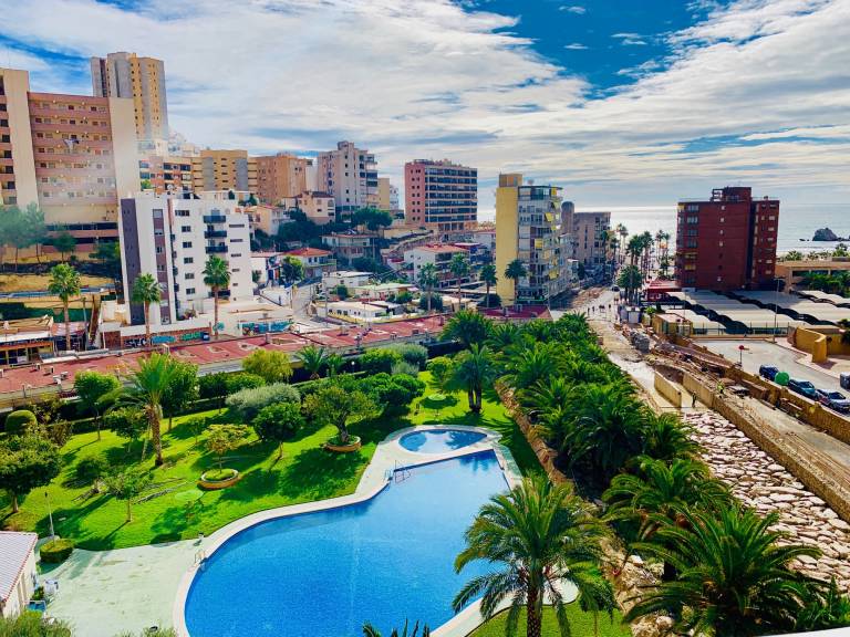 Family-friendly holiday apartment with pool, terrace & garden | Next to the beach | Pet-friendly in Benidorm