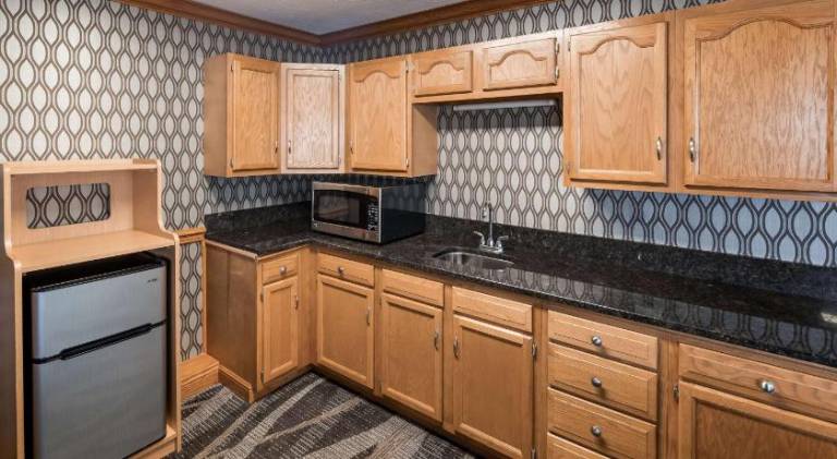 Best Western Plus North Canton Inn & Suites — photo 4