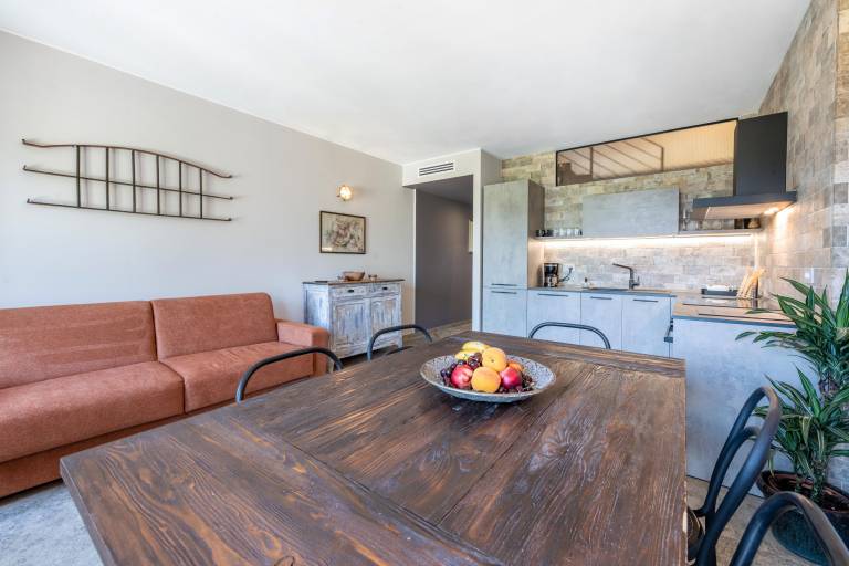 Apartment 'Abaye 5 Barolo - Charm' with Lake View, Wi-Fi and Air Conditioning in Manerba del Garda