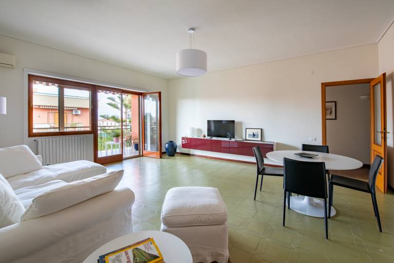 Fully equipped apartment with yard & terrace | Mountain view | Good for workation | Dogs allowed — photo 4
