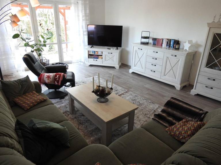 House with yard, barbecue & patio | Pets allowed — photo 2