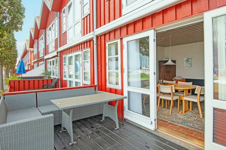 Vacation home with patio in Ebeltoft
