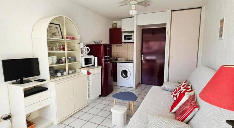 Apartment with pool in Collioure