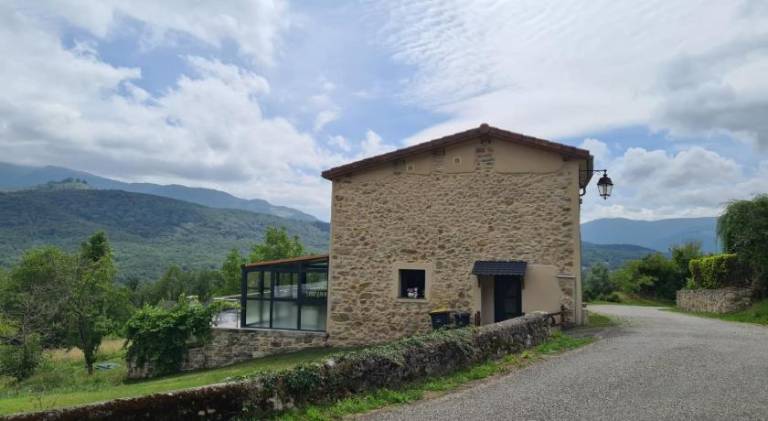Fully equipped vacation home with garden, terrace & BBQ | Pet-friendly in Foix