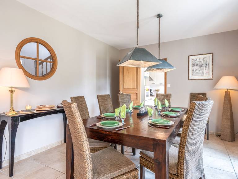 Fully equipped vacation home with yard & patio | Beach nearby | Dogs allowed — photo 4
