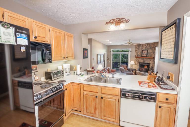 Condo with BBQ | Mountain view — photo 3
