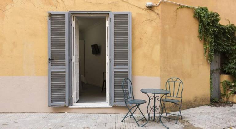 Fully equipped rental apartment with patio | Near St. Peter's Basilica | Pets are welcome — photo 5