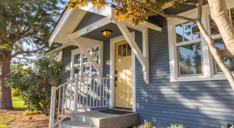 Vacation home with hot tub | Dogs allowed in Coeur d'Alene, ID