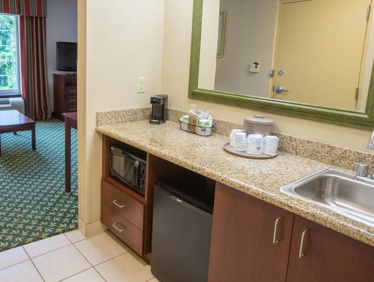 Hampton Inn & Suites Berkshires-Lenox — photo 4