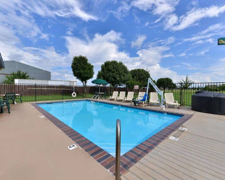 Quality Inn & Suites Wichita Falls I-44 — photo 2