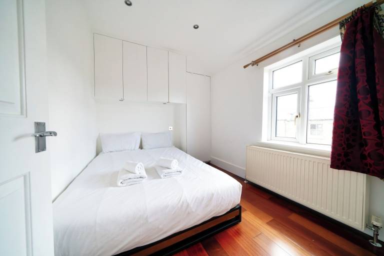 Apartment White City