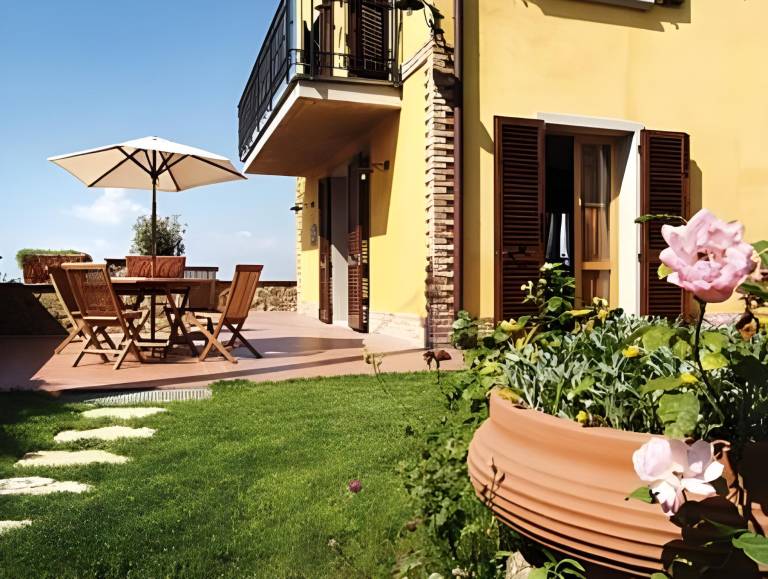 Villa with pool — photo 4