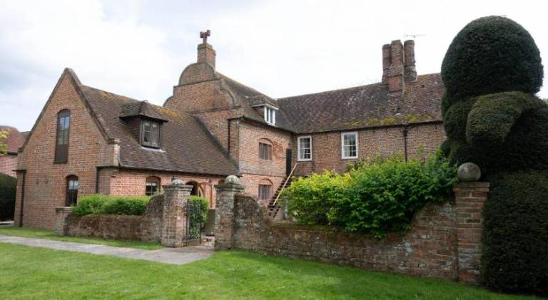 400 m&sup2; Ferienhaus