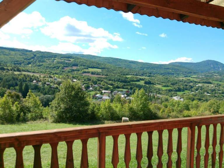 Gite with barbecue, yard & terrace — photo 2