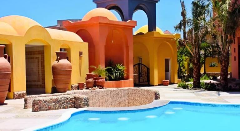Apartment with pool & hot tub — photo 4