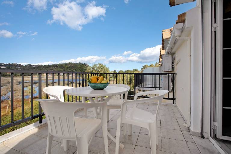 Apartment "Dolphin Apartment Sea View 12" with Private Balcony, Shared Garden & Wi-Fi — photo 5