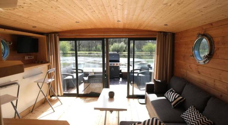Chalet with pool, yard & terrace — photo 3