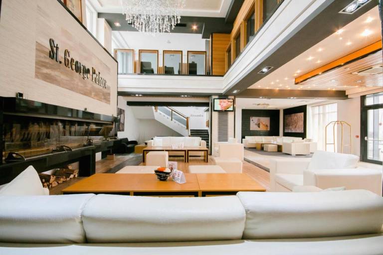 Serviced apartment with patio, pool & hot tub — photo 4