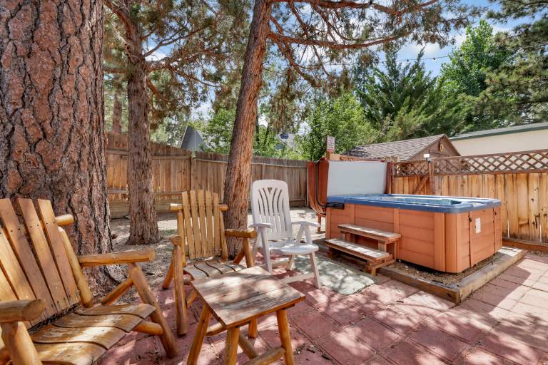 Cabin with patio, yard & BBQ | Mountain view — photo 2