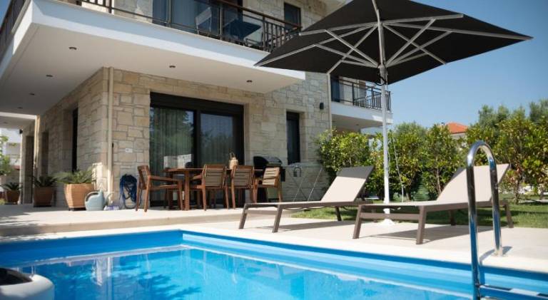 Villa with private pool, BBQ & terrace | Next to the beach | Dogs allowed — photo 2