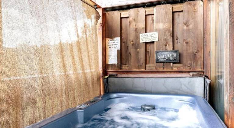 House with hot tub & pool | Suitable for remote work | Pet-friendly — photo 5