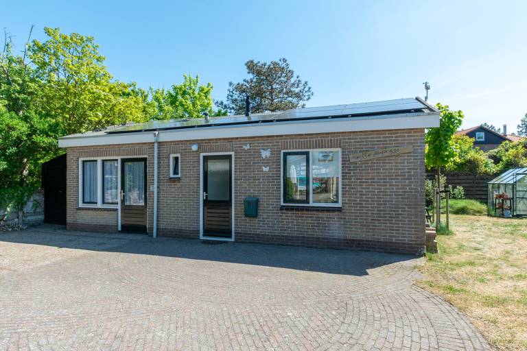 Vacation home with garden & terrace in Callantsoog