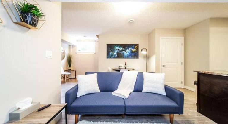 Apartment with 2 rooms for 4 persons in Edmonton, AB
