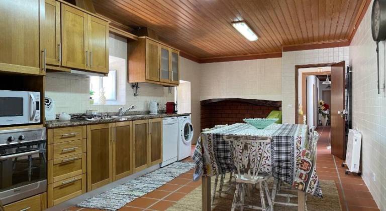 Fully equipped charming vacation home with BBQ, patio & yard | Good for workation | Dogs allowed — photo 5