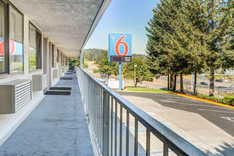 Motel 6 Eugene, OR - South Springfield — photo 3