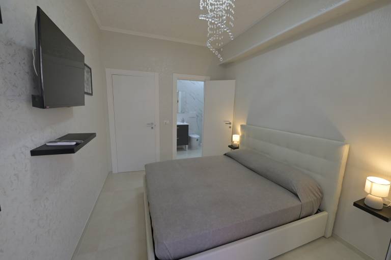 Double Room 1 with Wi-Fi and Air Conditioning — photo 3