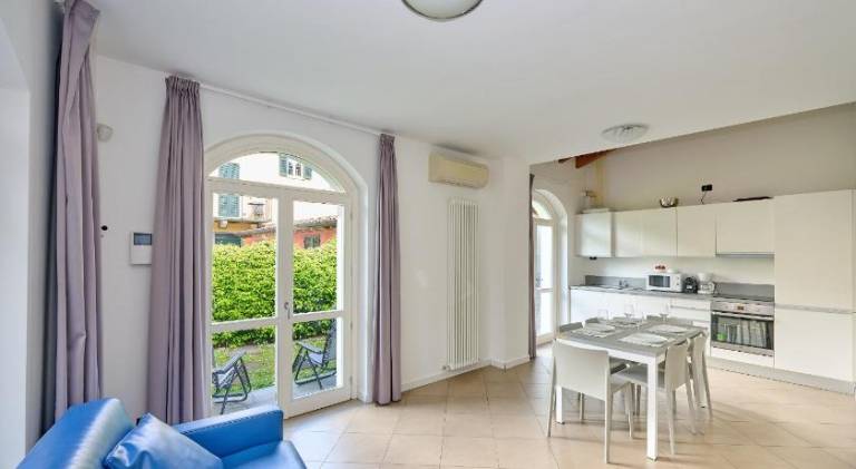 Apartment with pool — photo 2