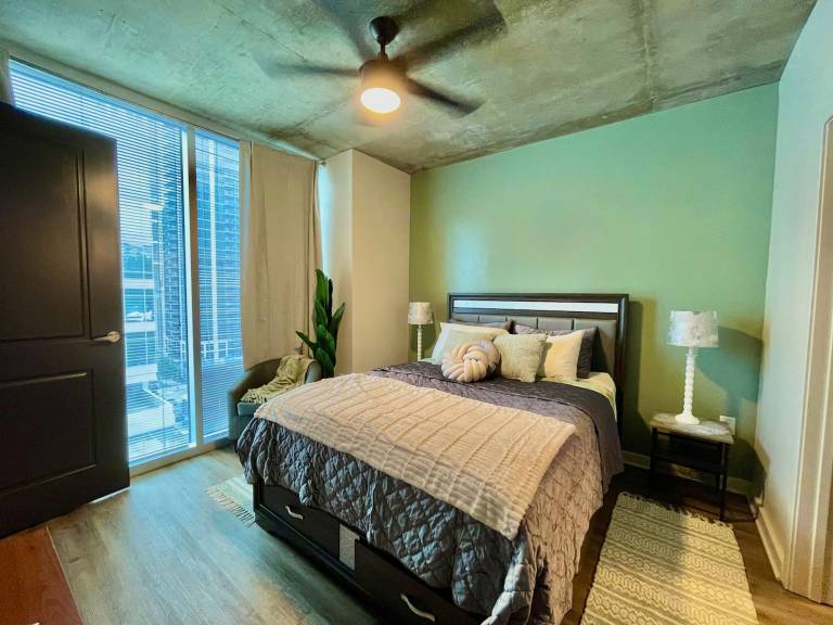 Modern Midtown Retreat Views Rooftop Pool