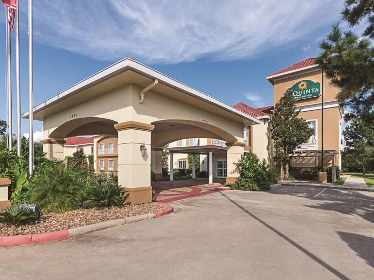 La Quinta Inn & Suites by Wyndham Conroe in Conroe, TX