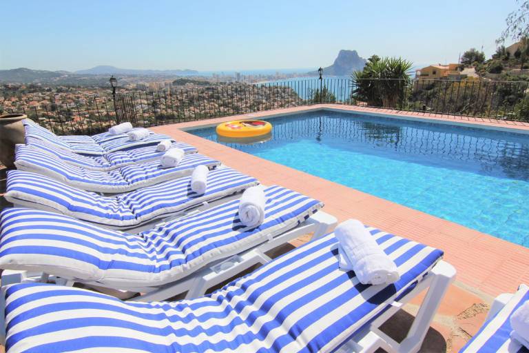 Villa with private pool, patio & yard — photo 5