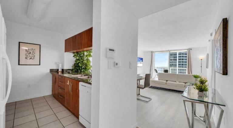 Holiday apartment with jacuzzi & pool in Miami, FL