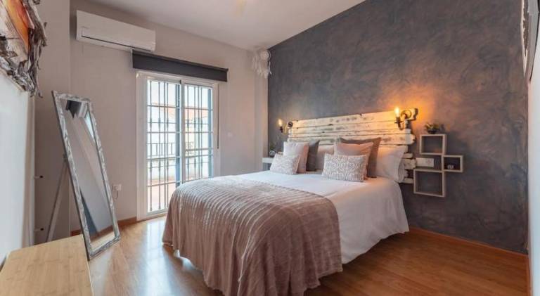 Spacious vacation home with terrace, yard & private pool | Suitable for remote work | Pets are welcome — photo 2