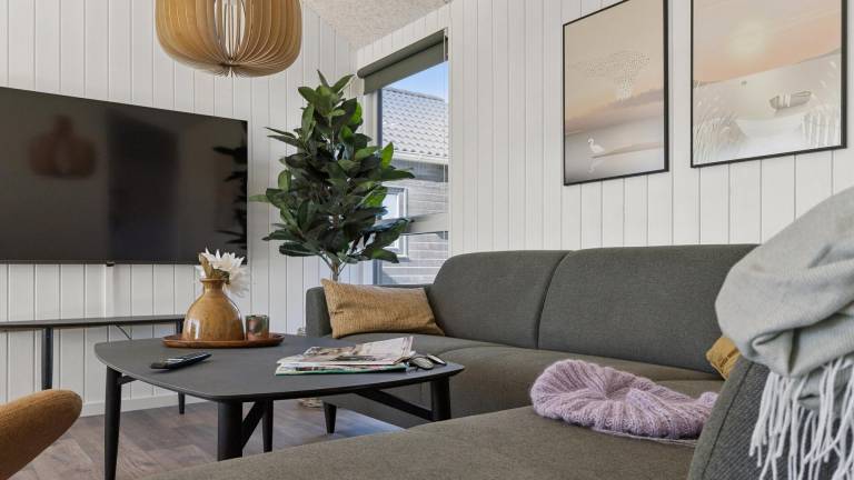 Family-oriented beautiful vacation home with private pool, sauna & yard | Pets are welcome — photo 5