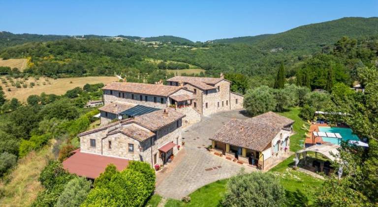 Apartment with pool in Todi