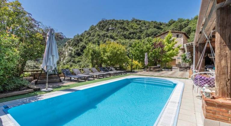 Villa with pool, yard & BBQ | Suitable for remote work in Lleida